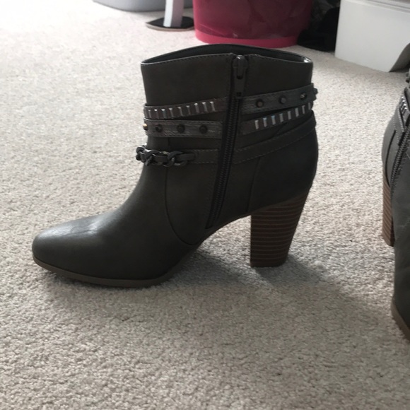 Boots - Picture 3 of 5